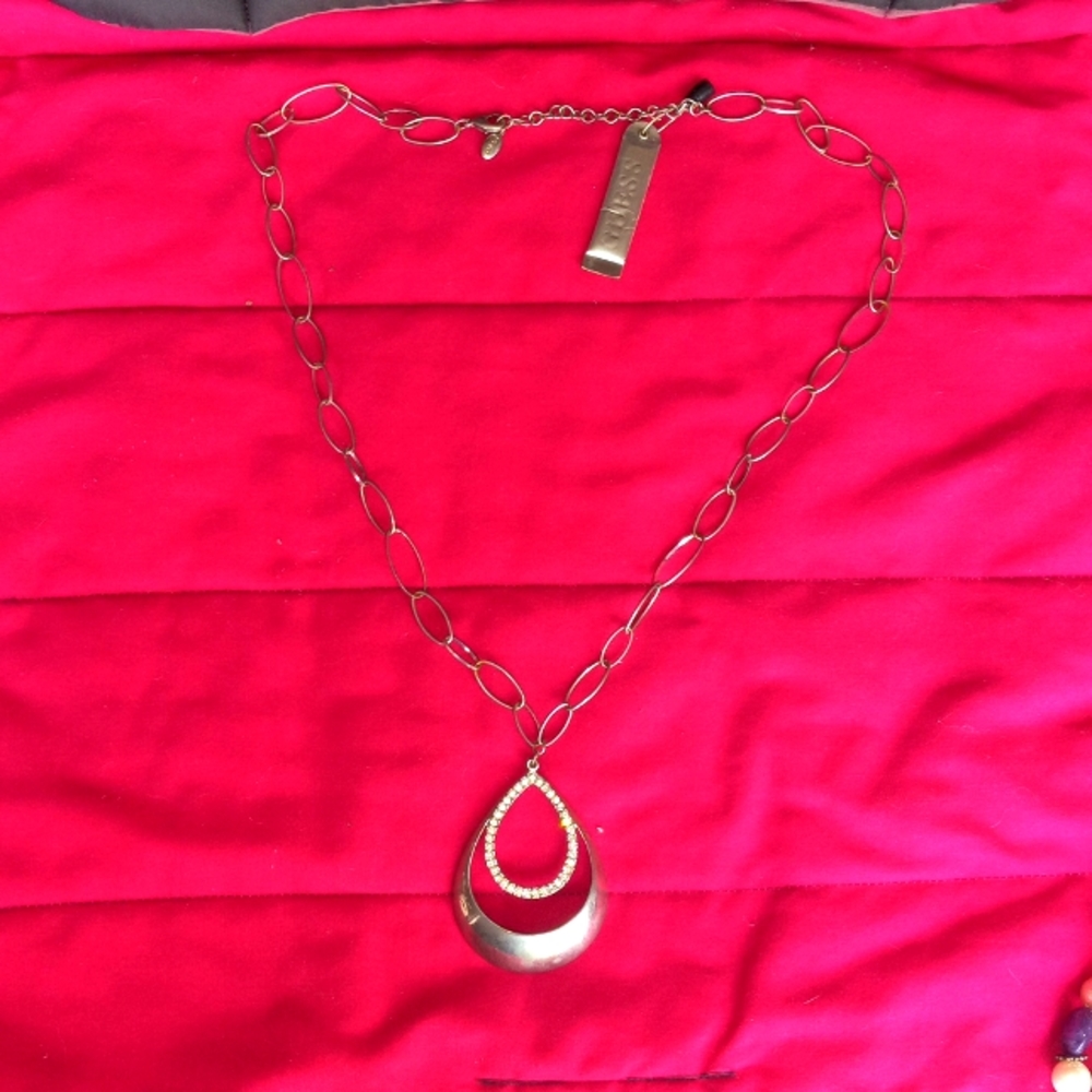 Guess brand necklace 🥰